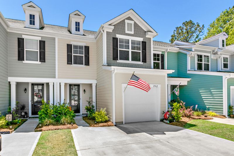 2562 Kingsfield St, Mount Pleasant, SC 29466