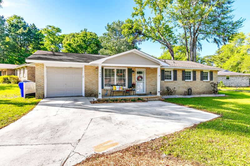 7640 Cherrywood Dr, North Charleston, SC 29418