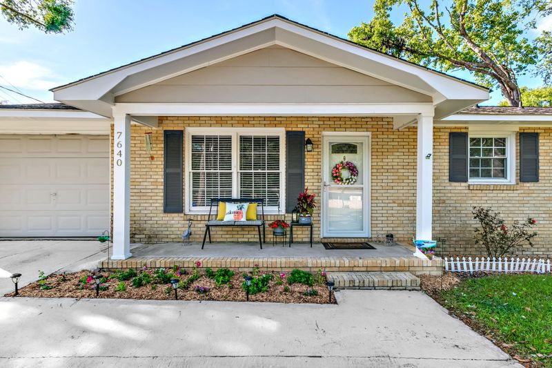 7640 Cherrywood Dr, North Charleston, SC 29418