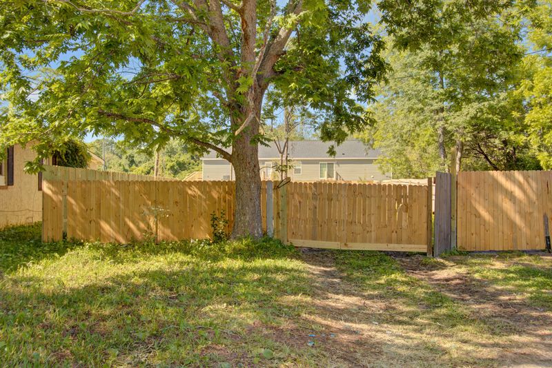 1069 Greenhill Rd, Charleston, SC 29412