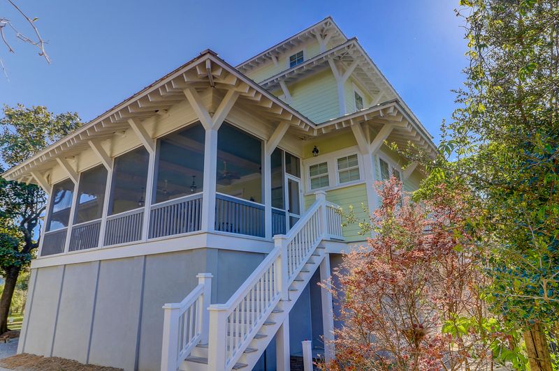 318 W Ashley Ave, Folly Beach, SC 29439