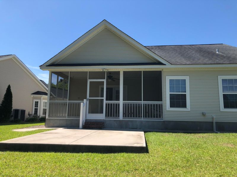 9136 Woodcreek Ct, North Charleston, SC 29406