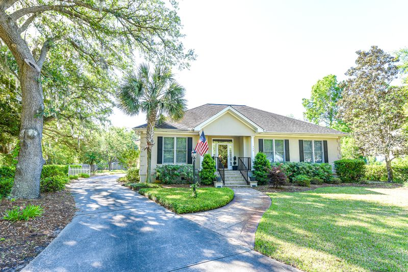 528 E Wimbledon Dr, Charleston, SC 29412