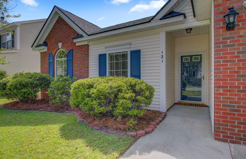 121 E Hartwick Ln, Goose Creek, SC 29445