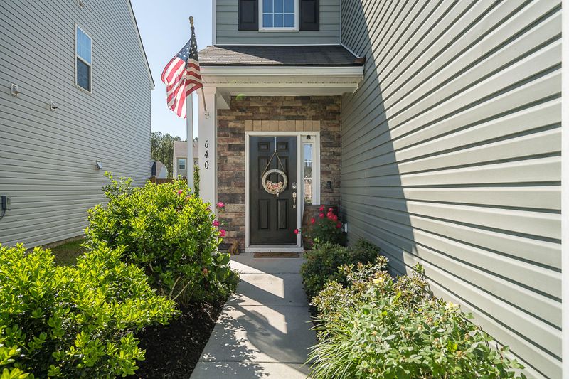 640 Redbud Ln, Summerville, SC 29486