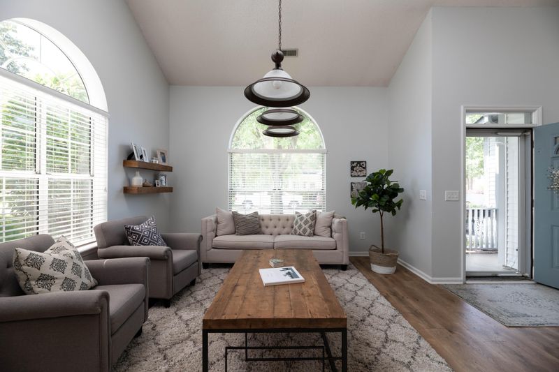 1907 Oak Tree Ln, Mount Pleasant, SC 29464