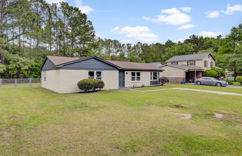 7628 Stonehaven Dr, North Charleston, SC 29420