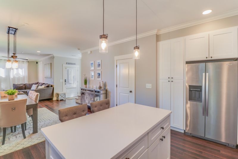 8 Kyle Pl, Charleston, SC 29403