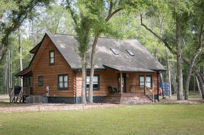 9358 Old Georgetown Rd, Mcclellanville, SC 29458