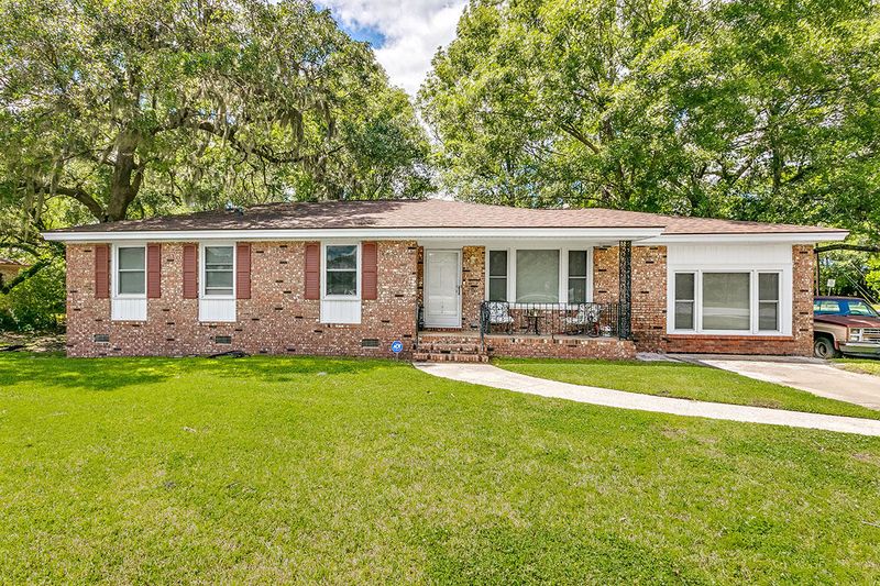 1102 Smithfield Pl, Hanahan, SC 29410