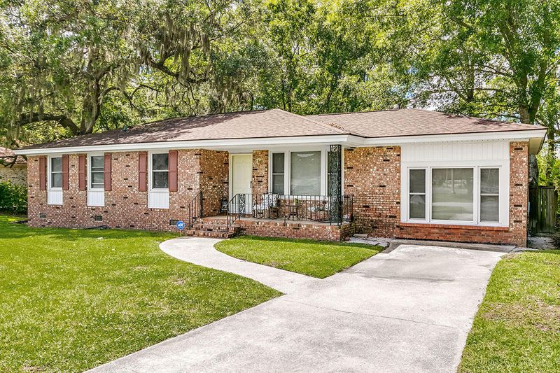 1102 Smithfield Pl, Hanahan, SC 29410