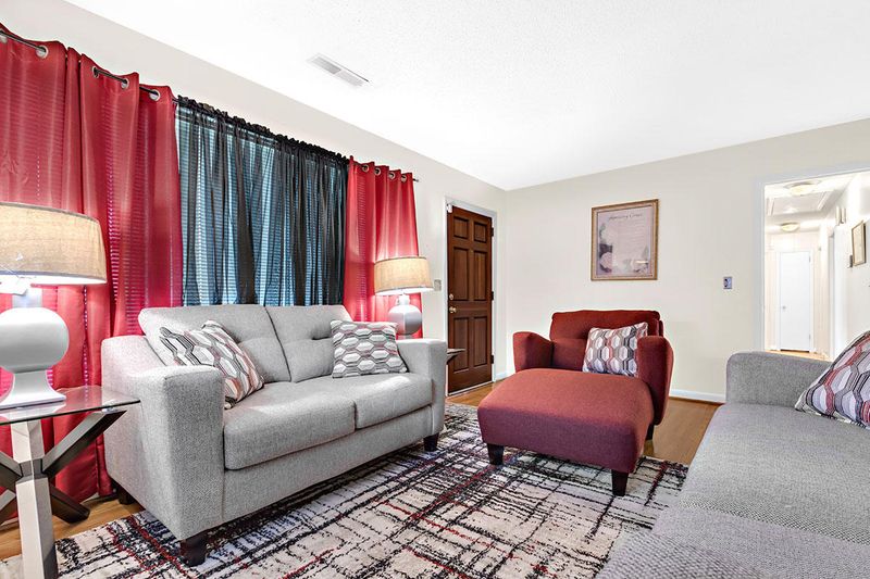 1102 Smithfield Pl, Hanahan, SC 29410