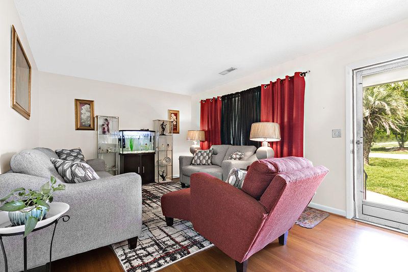 1102 Smithfield Pl, Hanahan, SC 29410