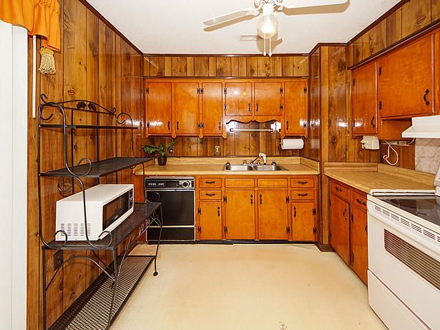 138 Blossom St, Goose Creek, SC 29445