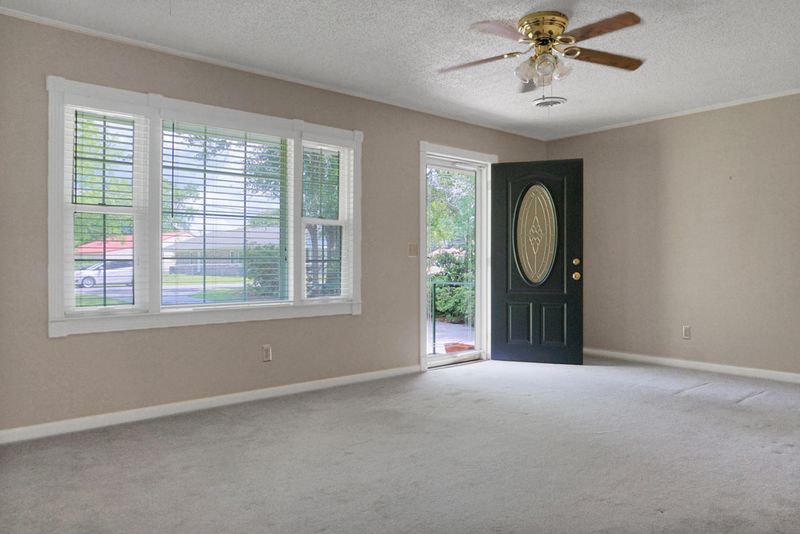 213 Fairlawn Dr, Moncks Corner, SC 29461