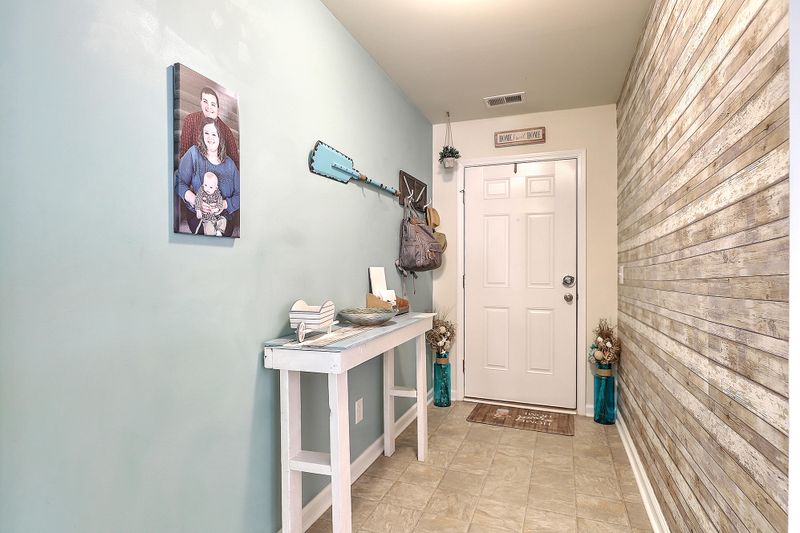 241 Coosawatchie St, Summerville, SC 29485