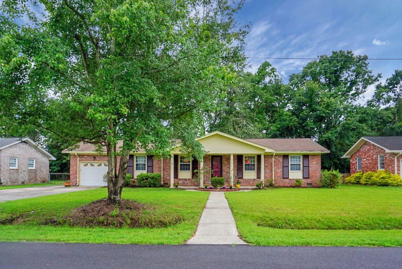 323 Susan Dr, Charleston, SC 29407