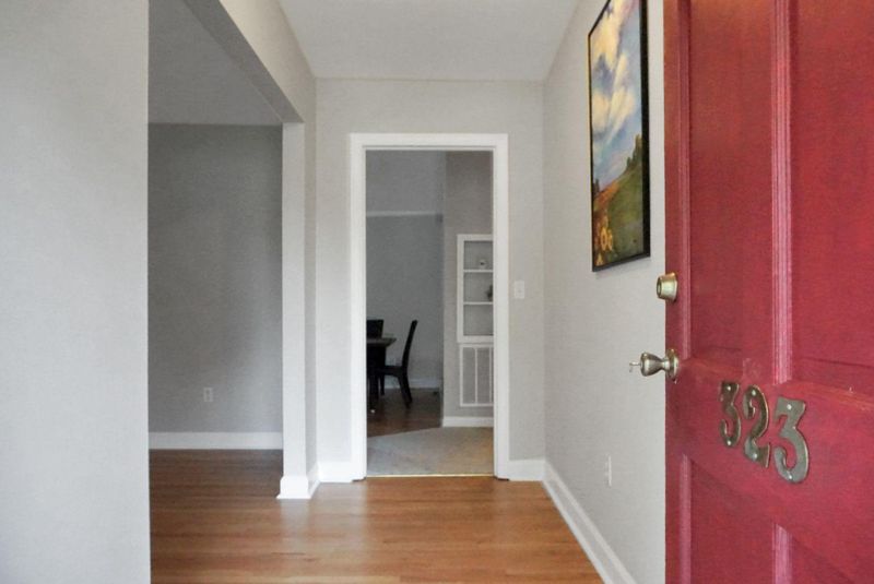 323 Susan Dr, Charleston, SC 29407