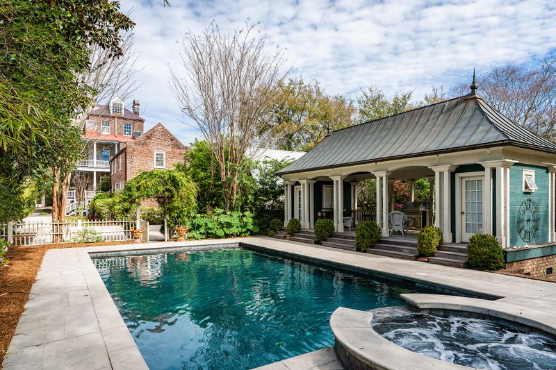 29 Charlotte St, Charleston, SC 29403
