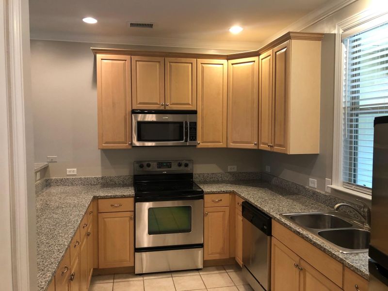 5554 Colonial Chatsworth Cir, North Charleston, SC 29418