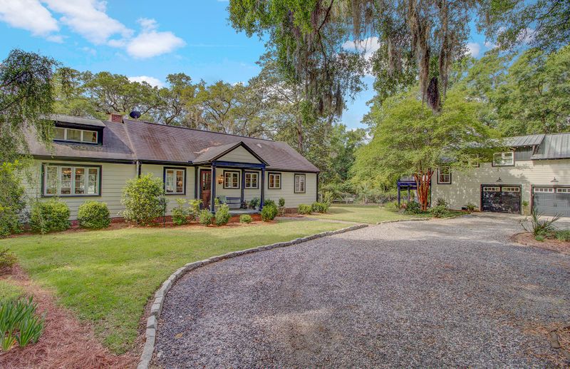 1741 Chaneybriar Ln, Johns Island, SC 29455