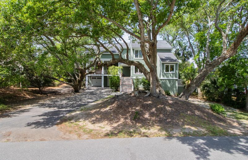 2 Beachwood West, Isle Of Palms, SC 29451