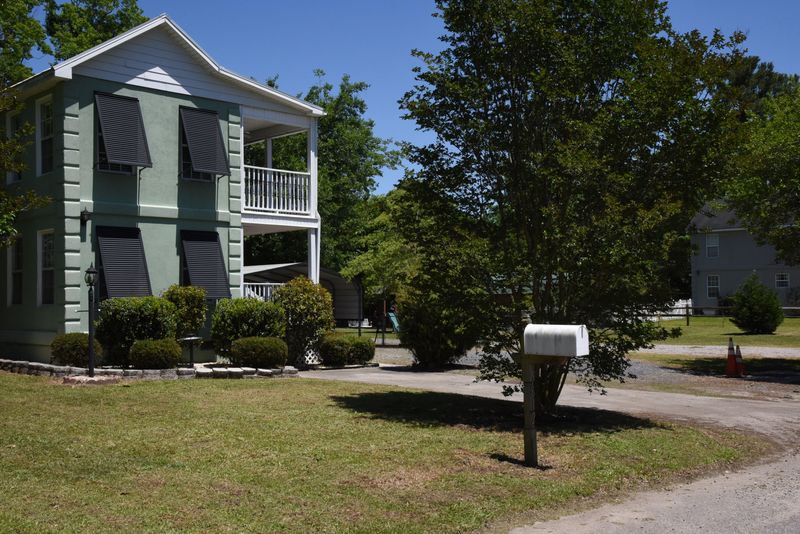5812 Canterbury Dr, Hanahan, SC 29410