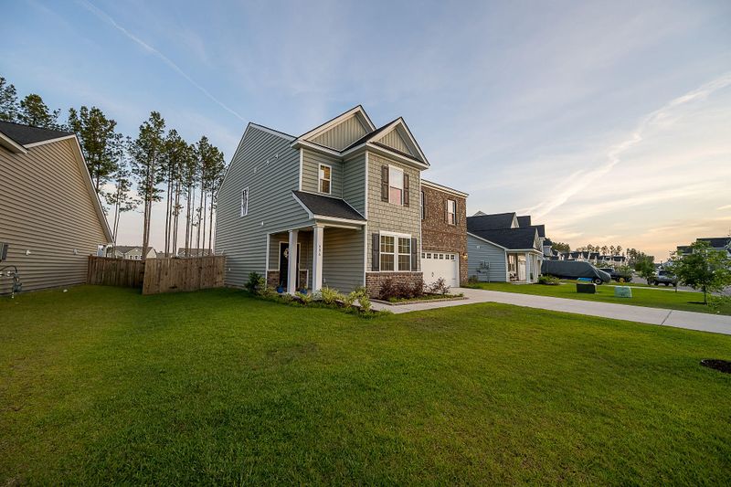 686 Redbud Ln, Summerville, SC 29486