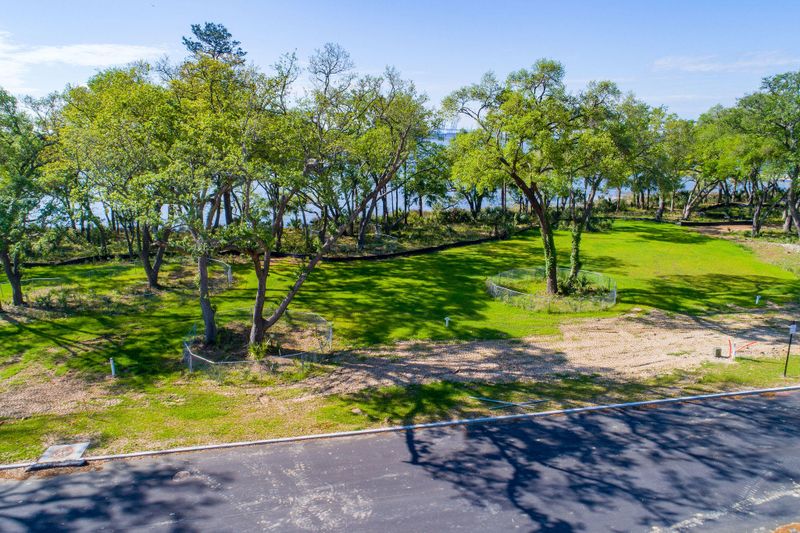 537 Old Compass Rd, Charleston, SC 29492