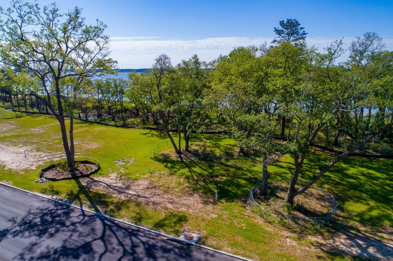 541 Old Compass Rd, Charleston, SC 29492