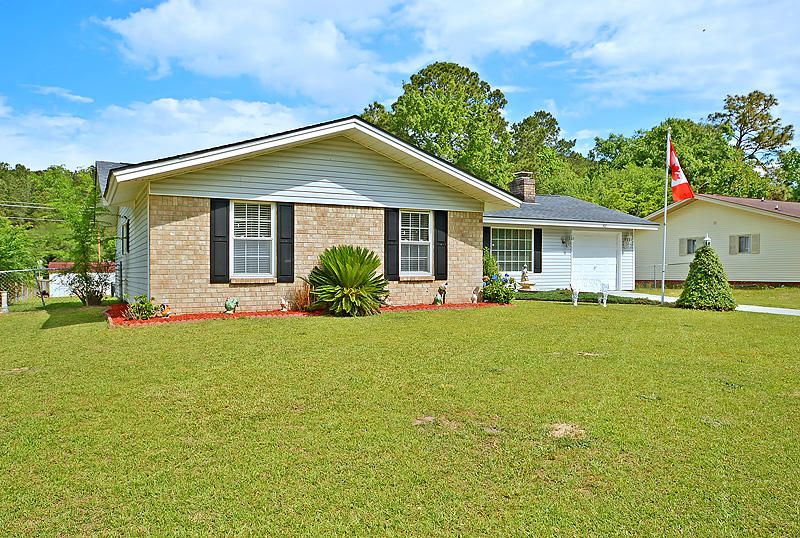 302 Resinwood Rd, Moncks Corner, SC 29461