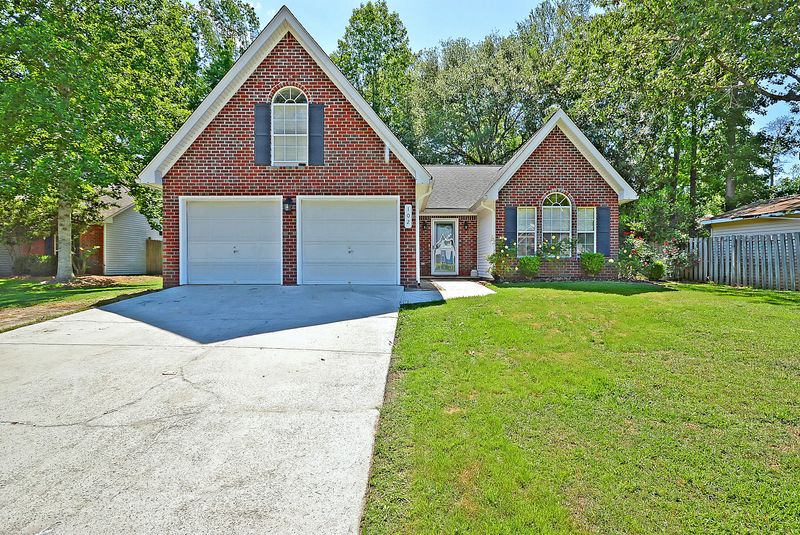 102 Landau Rd, Summerville, SC 29485