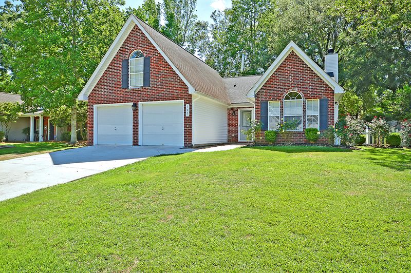 102 Landau Rd, Summerville, SC 29485