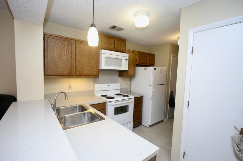 8471 Yadkin Cir #L, North Charleston, SC 29406