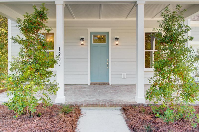 2438 Giles Ln, Mount Pleasant, SC 29466