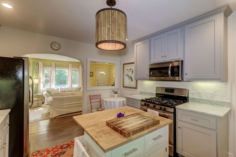 335 Hollywood Dr, Charleston, SC 29407