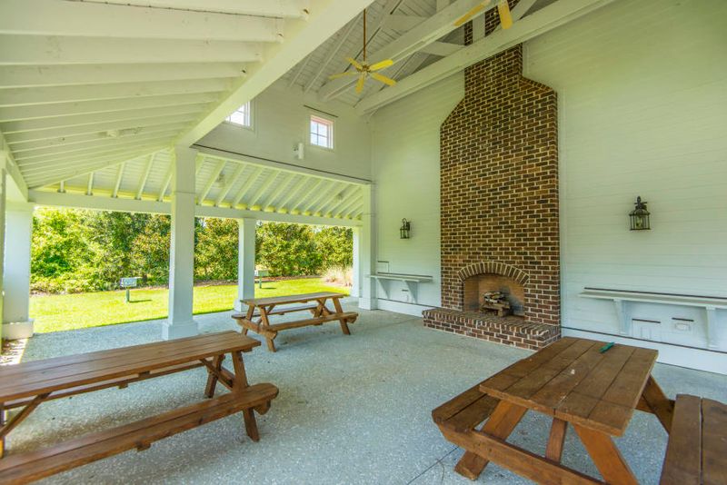 27 Anchor Watch Dr, Wadmalaw Island, SC 29487