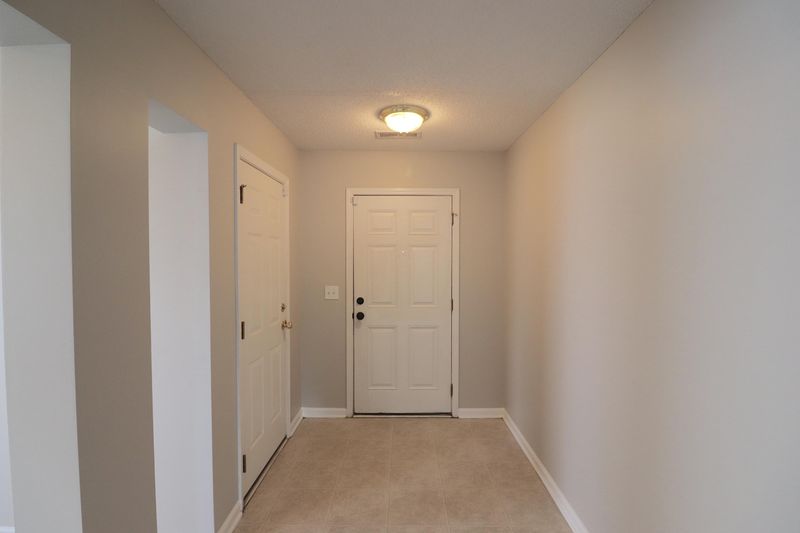 5012 Thornton Dr, Summerville, SC 29485