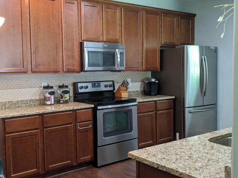 185 W Pine St, Summerville, SC 29485