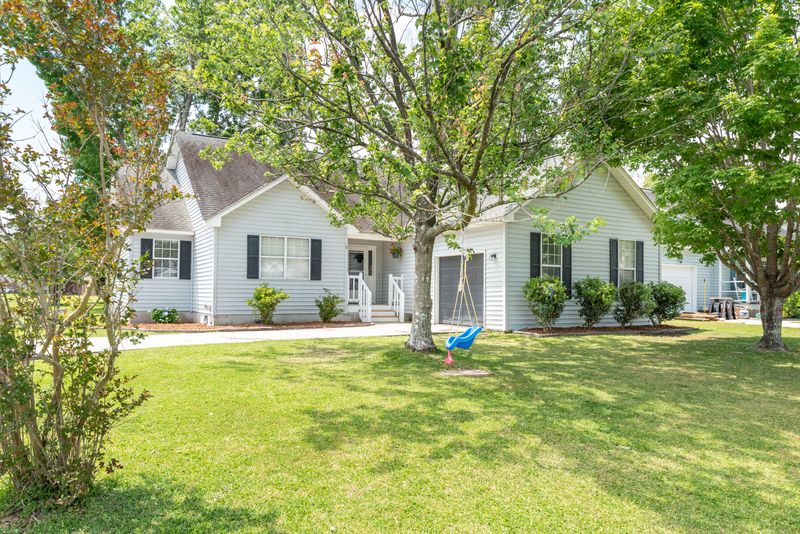549 Beechcraft St, Charleston, SC 29407