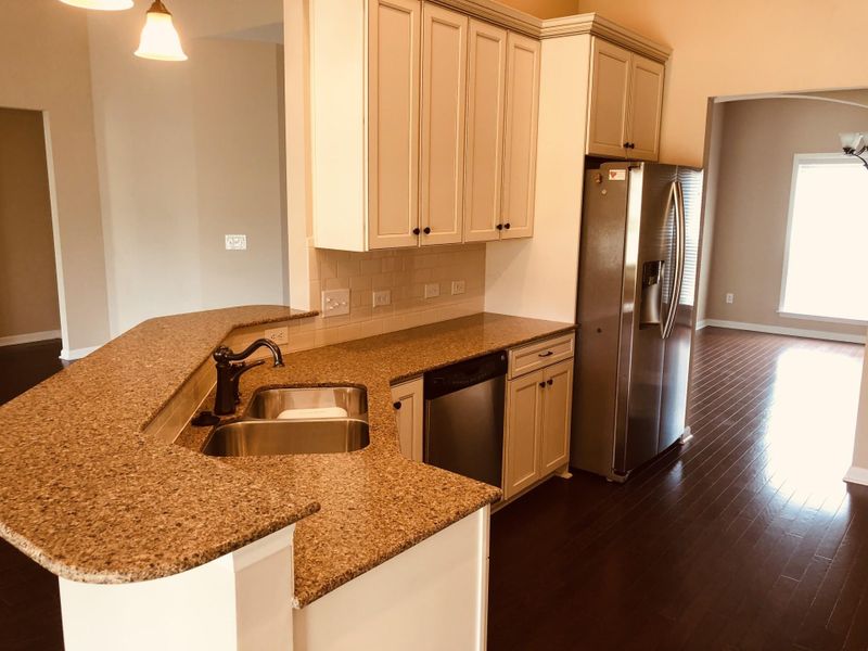 8003 Indian Hill Dr, Hanahan, SC 29410