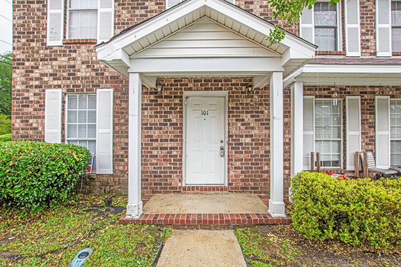 101 Sandlewood Dr, Summerville, SC 29483