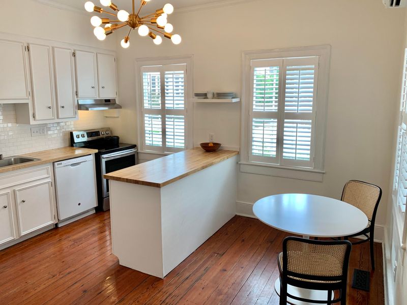 170 Wentworth St, Charleston, SC 29401