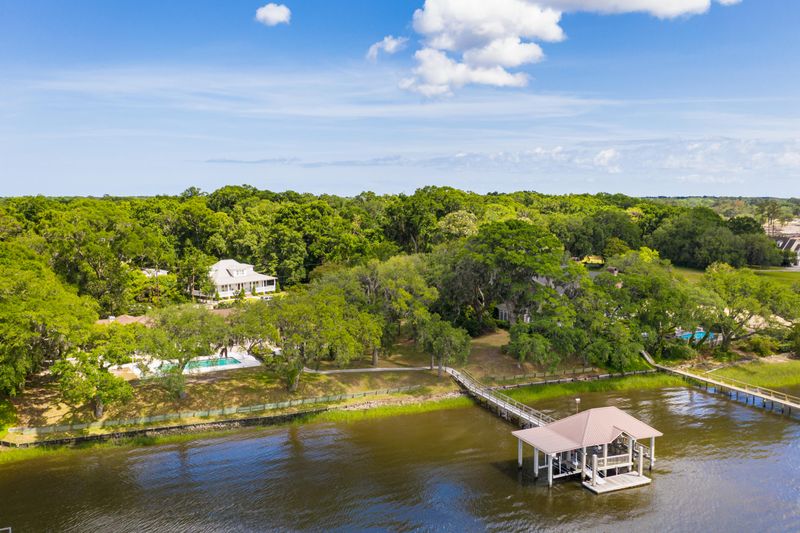 207 Stono Dr, Charleston, SC 29412