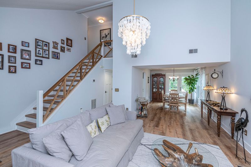 2033 Country Manor Dr, Mount Pleasant, SC 29466