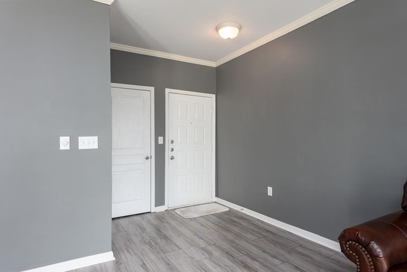 260 Seven Farms Dr #207, Charleston, SC 29492