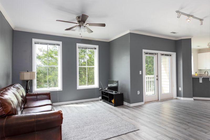 260 Seven Farms Dr #207, Charleston, SC 29492