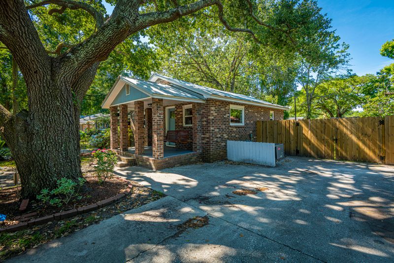 1633 Pinecrest Rd, Charleston, SC 29407