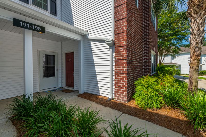 196 Golf View Ln, Summerville, SC 29485