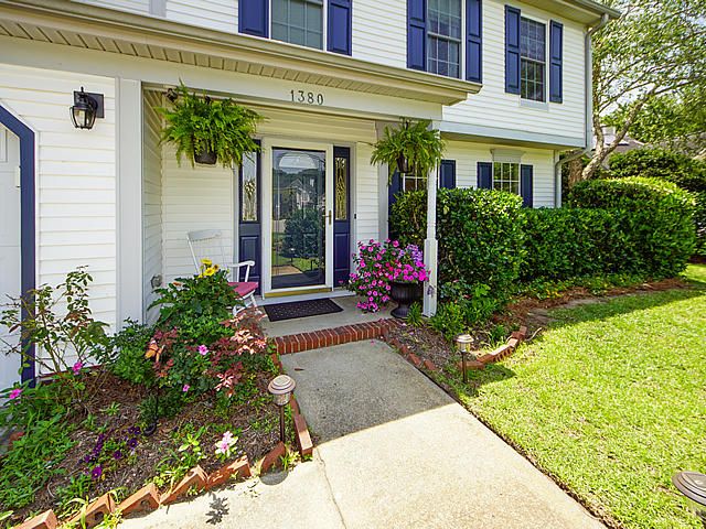 1380 Downsberry Dr, Mount Pleasant, SC 29466